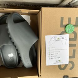 10 Onyx Yeezy Slides New 