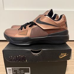 Nike KD 4 “Christmas” Men’s Size 8 FZ5913-800