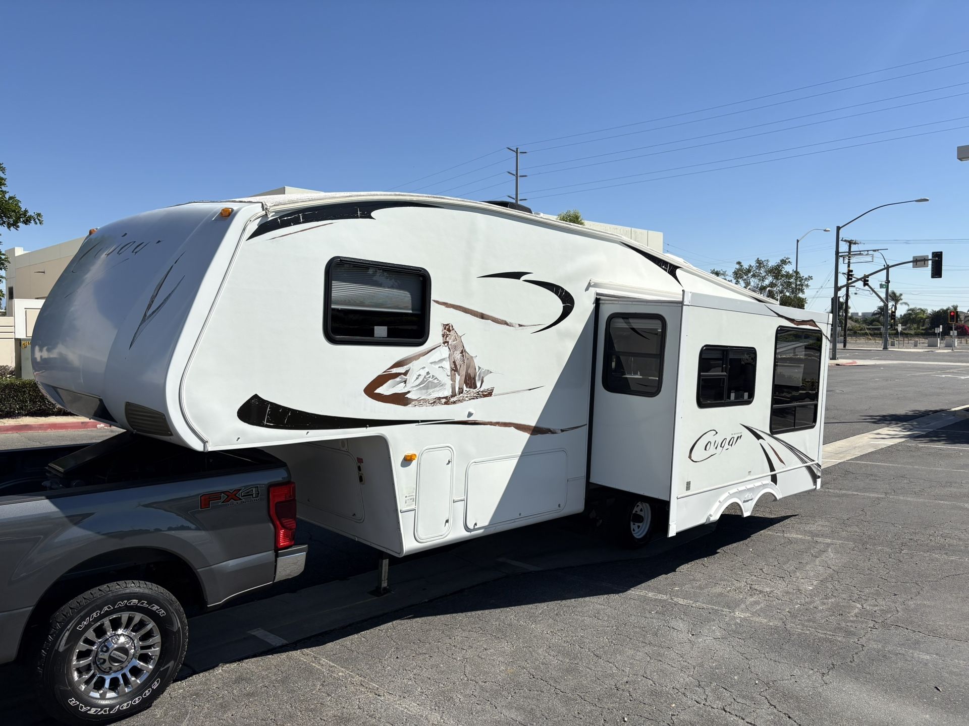 2011 Keystone Cougar 28Ft 5TH Wheel W/Slide Slps 6 Great Shape