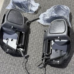 2020 To 2023 Road Glide Leg Warmers With Radiators In Them. In Good Condition With Speaker Pods