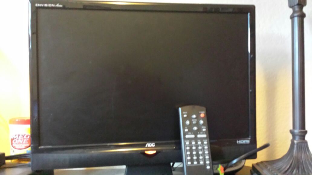 ( AOC) ENVISION series 19' flat screen TV