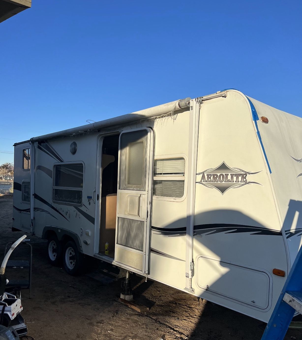 2005 aerolite 27’ 
