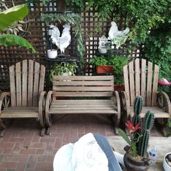 Wooden Wagon Wheel Bench Set

