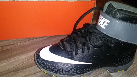 Football cleats size 2Y
