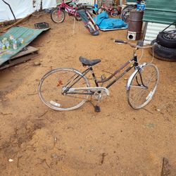 A '60s Model Girls Bike Schwinn Used