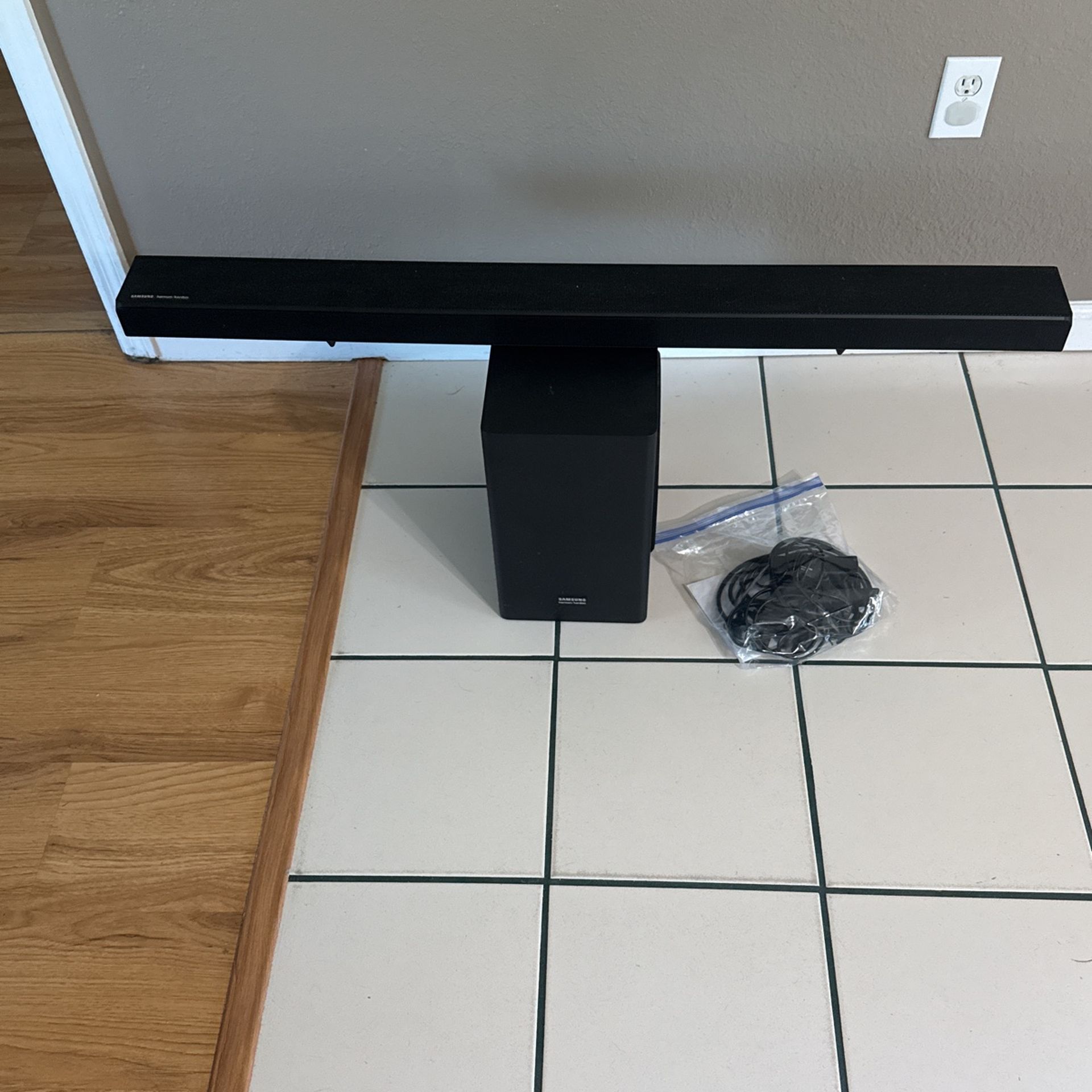 Samsung Soundbar And Subwoofer 
