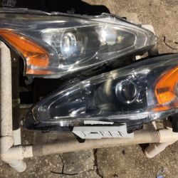 2014 Nissan Altima Headlights 