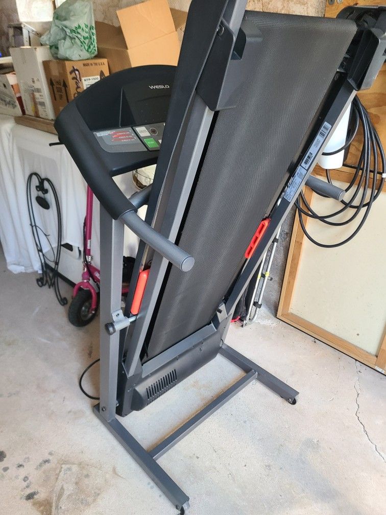 Weslo Fold Up Bluetooth Treadmill 