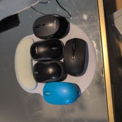 ogitech M185 series, along with a Microsoft 