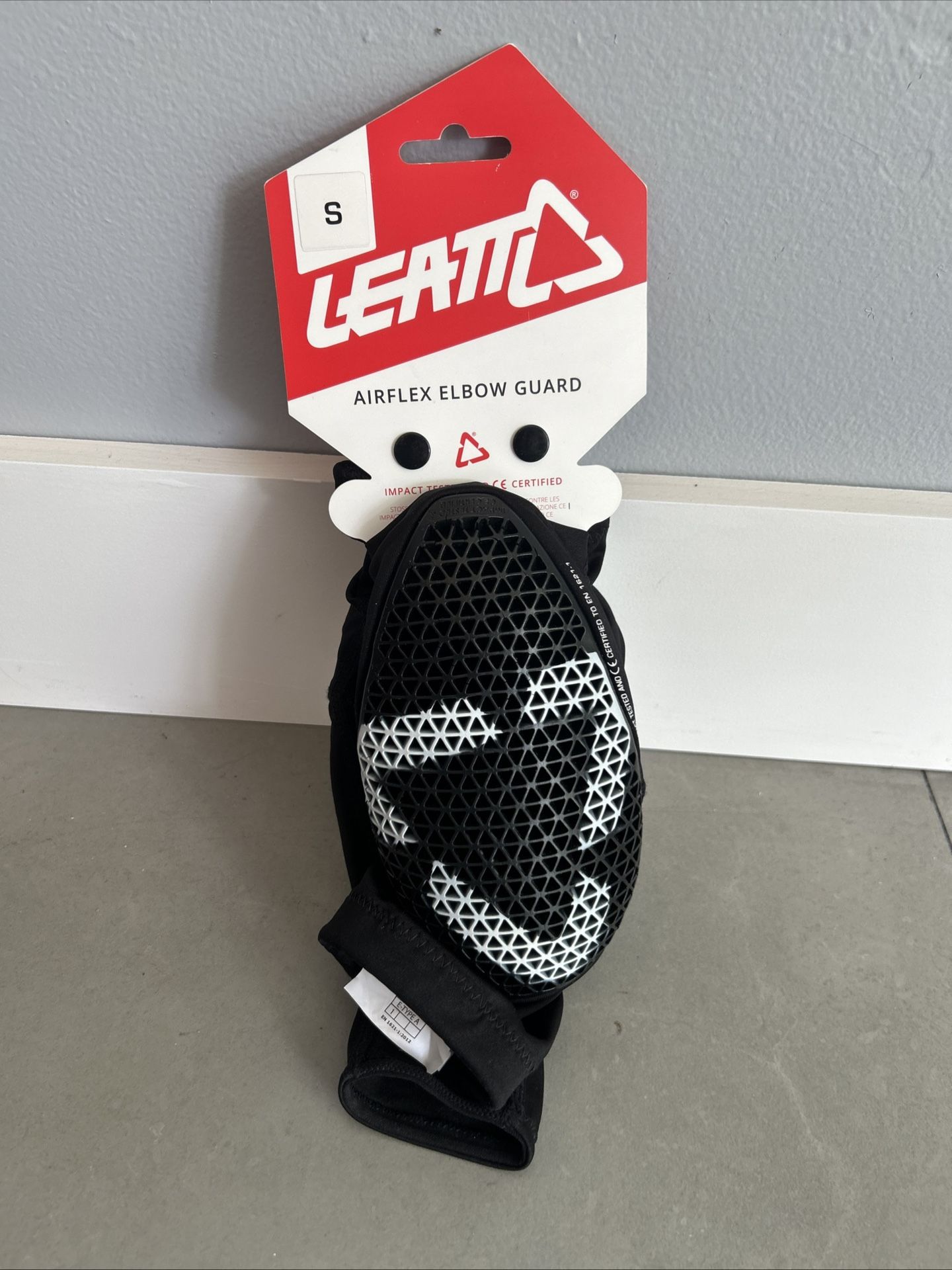 Leatt Air flex Elbow Guards- Size Small Brand New