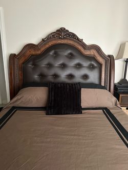 Beautiful queen size bed