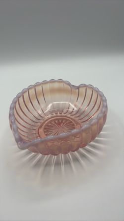 Vintage pink press glass nappy bowl/candy dish