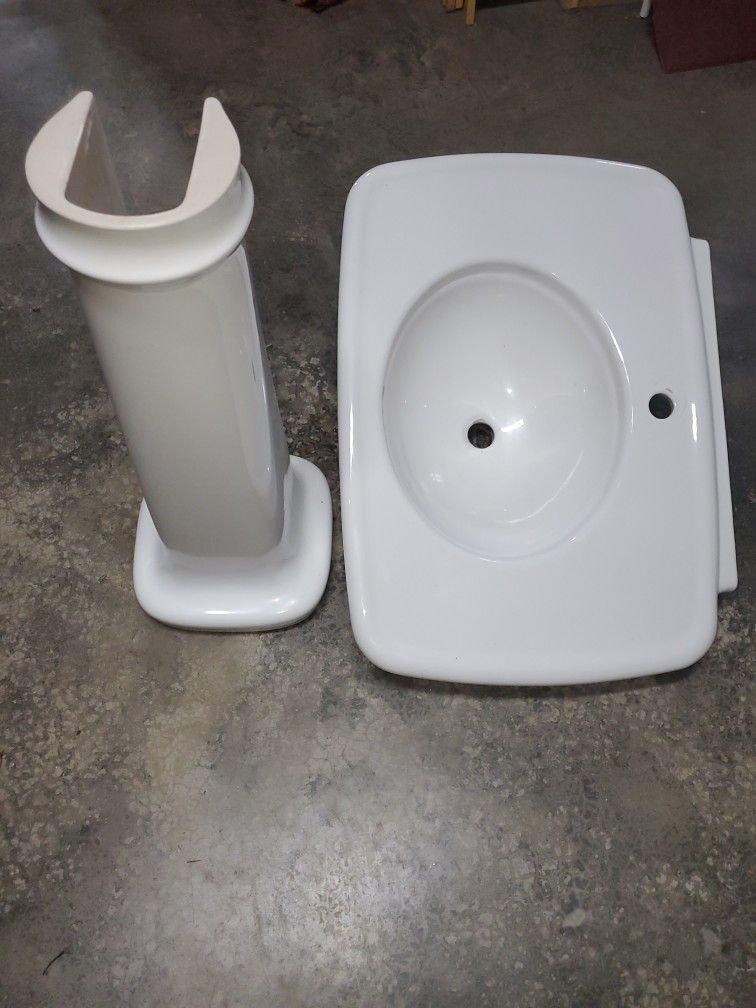 Large Pedestal Sink