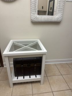 2 Side Tables 