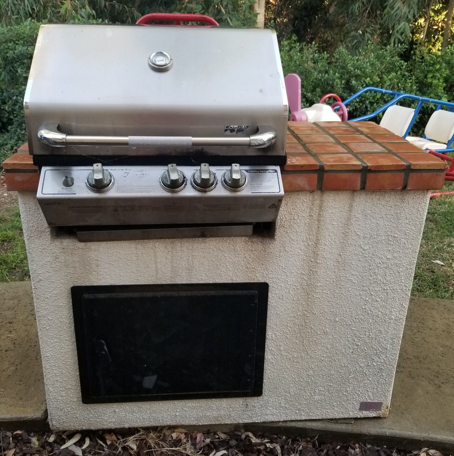 BBQ natural gas grill built in island