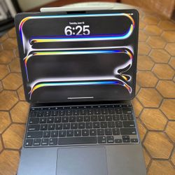 Apple IPad Pro 13" M4 256GB with Magic keyboard and Apple Pencil pro