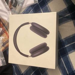 AirPod Maxes 