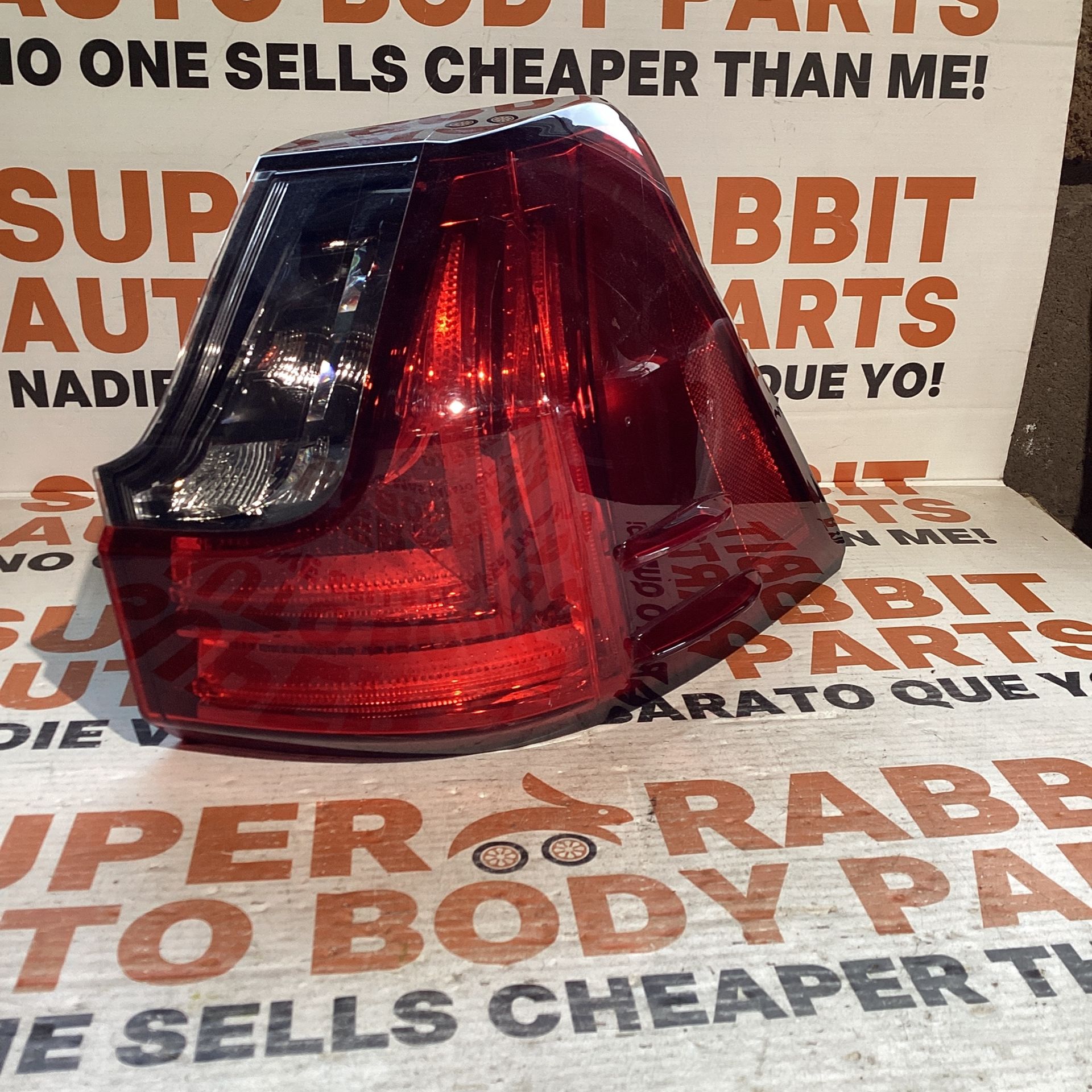 2016 Lexus LX570 Passenger Outer Tail Light 2021