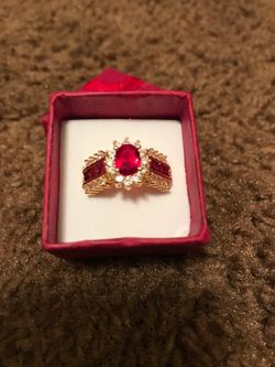 Women's 18 kt yellow gold ruby cz wedding ring / size 7