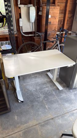 Autonomous Height-adjustable Table