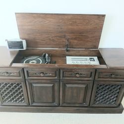 Records and radio Player