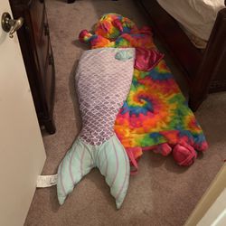 Girls Sleeping Bag And Mermaid Tail Blanket