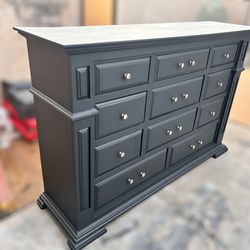 11 DRAWER DRESSER -MATTE BLACK