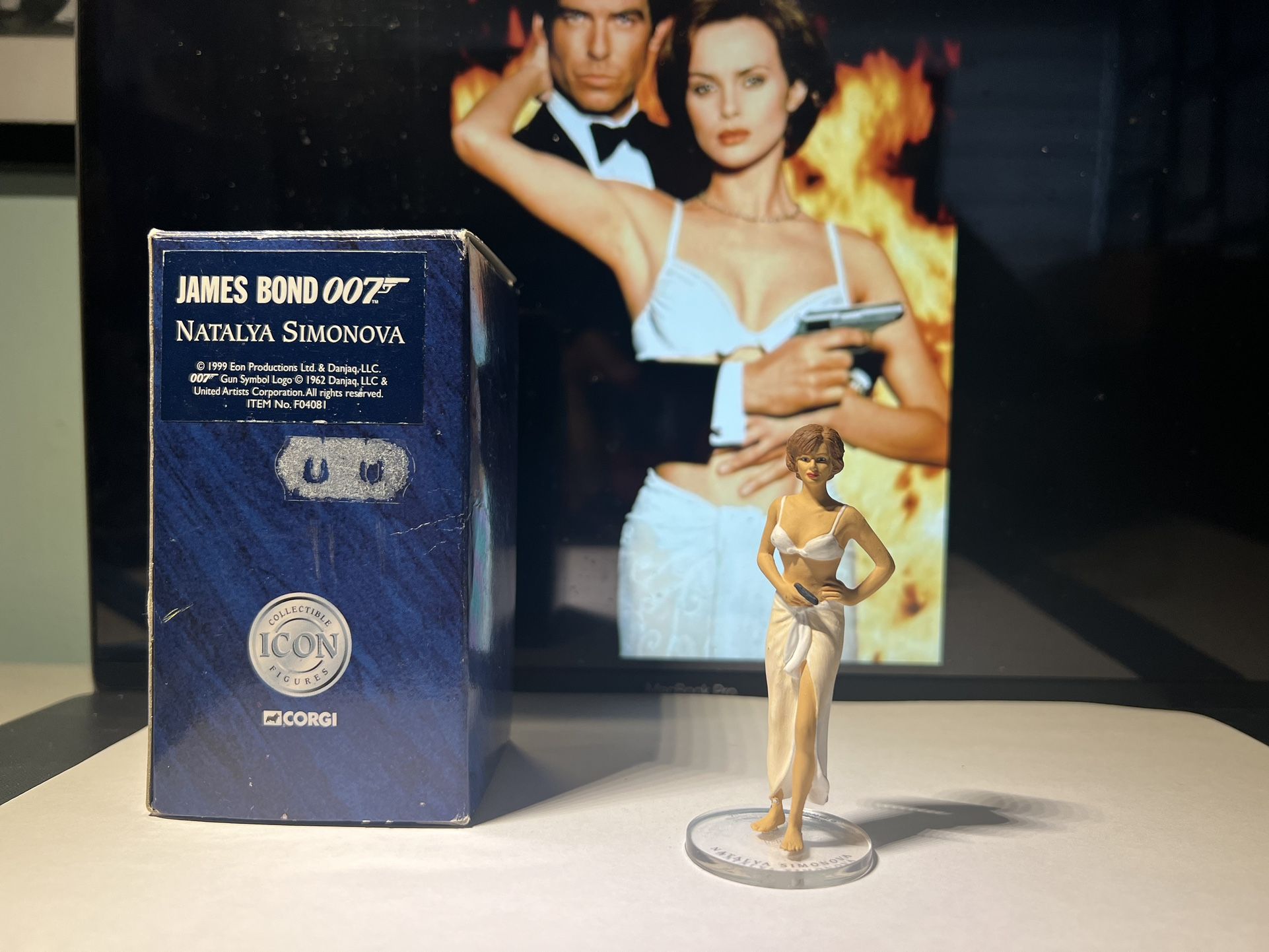 Corgi ICON James Bond "Goldeneye" Figurine: NATALYA SIMONOVA