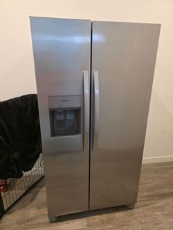 Frigidaire refrigerator ***COLD AND READY ***