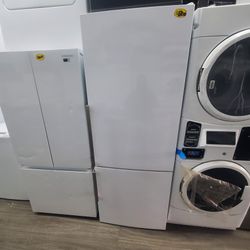 Summit Fridge White Botton Freezer  28 Wide 72 Hihjt  Warranty New. Open B9ox