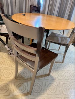 Round table 4 chairs