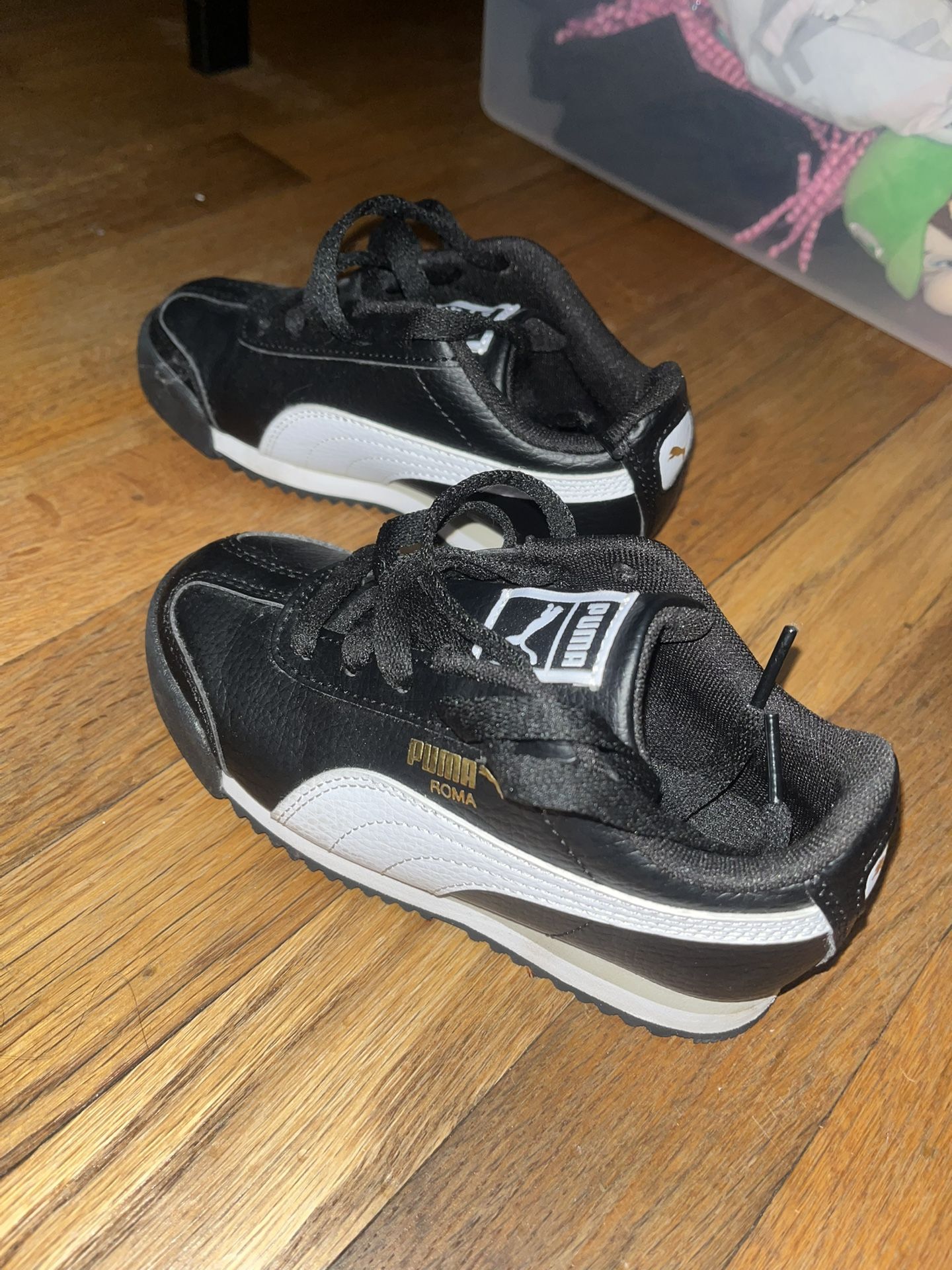 Girls Pumas Size 10