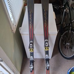 SNOW SKIS (Olin DTV Super Shape)