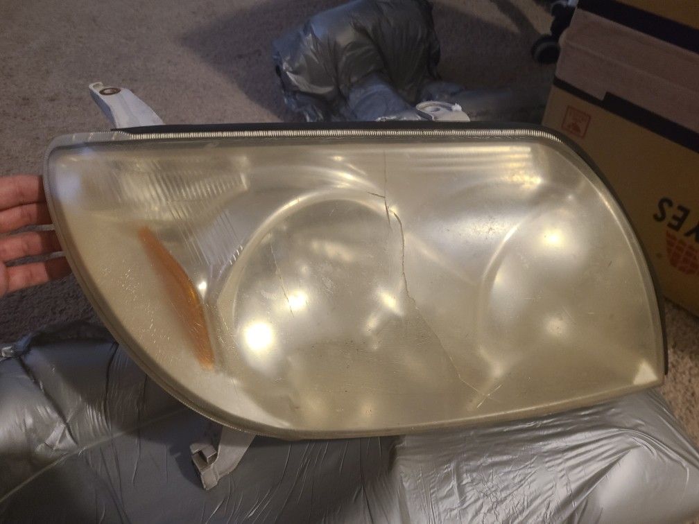 Headlight Toyota 4runner 2005
