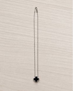 Van Necklace like new