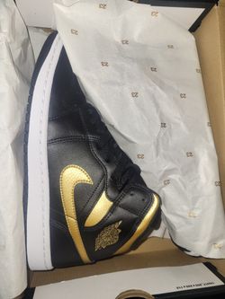 Jordan 1 Mid 8.5 Black And Gold