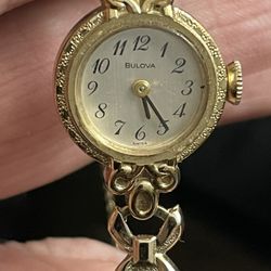 Vintage Bulova Ladies Wind Up Watch Working