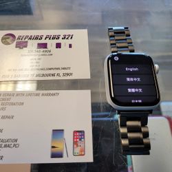 Silver Apple Watch Series SE 44mm GPS