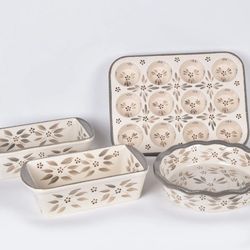 Old World 4-Piece
Essential Bake Set in Taupe