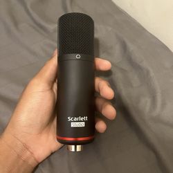 Scarlett Music Recording microphone