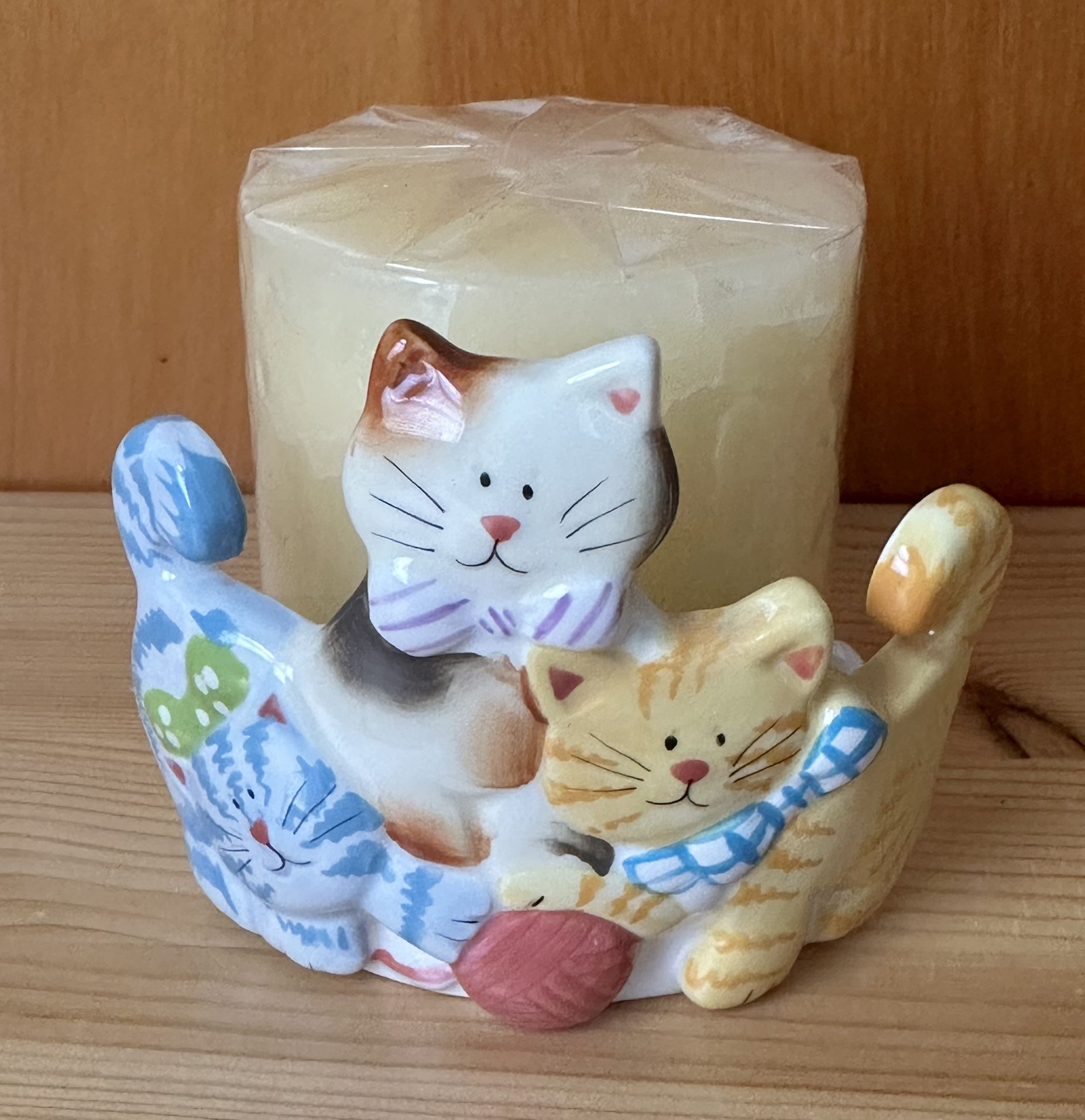 Retro Avon 2004 Frisky Felines 3.25”Tall Multicolor Ceramic Pillar Candle Holder