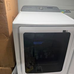 Samsung Gas Dryer - NEW- $500