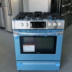 Frigidaire 30 Stainless Steel Front Control Freestanding Range - FFGHUS