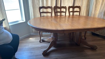 Oval Extending table 6 chairs