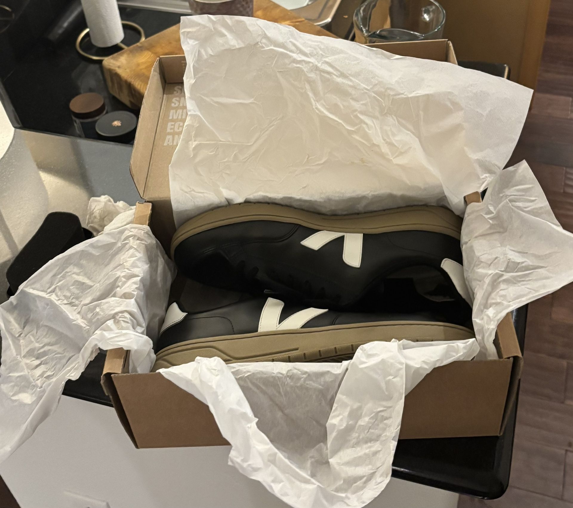 VEJA V-12 Leather Black Men’s 11.5
