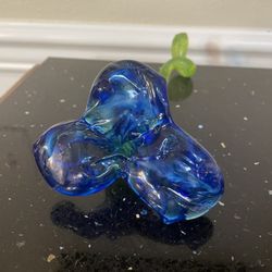 Art Glass Hand Blown Cobalt Blue Flower Centerpiece Sculpture Twisted Green Stem 8”L