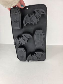 Ghoulish Black Silicone Halloween Bat And Coffin Tombstone Candy Baking Molds