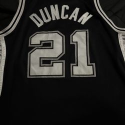 Used Men's Reebok San Antonio Spurs Tim Duncan #21 black basketball jersey.  S