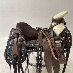 Monturas charras de cuero con fuste amplio