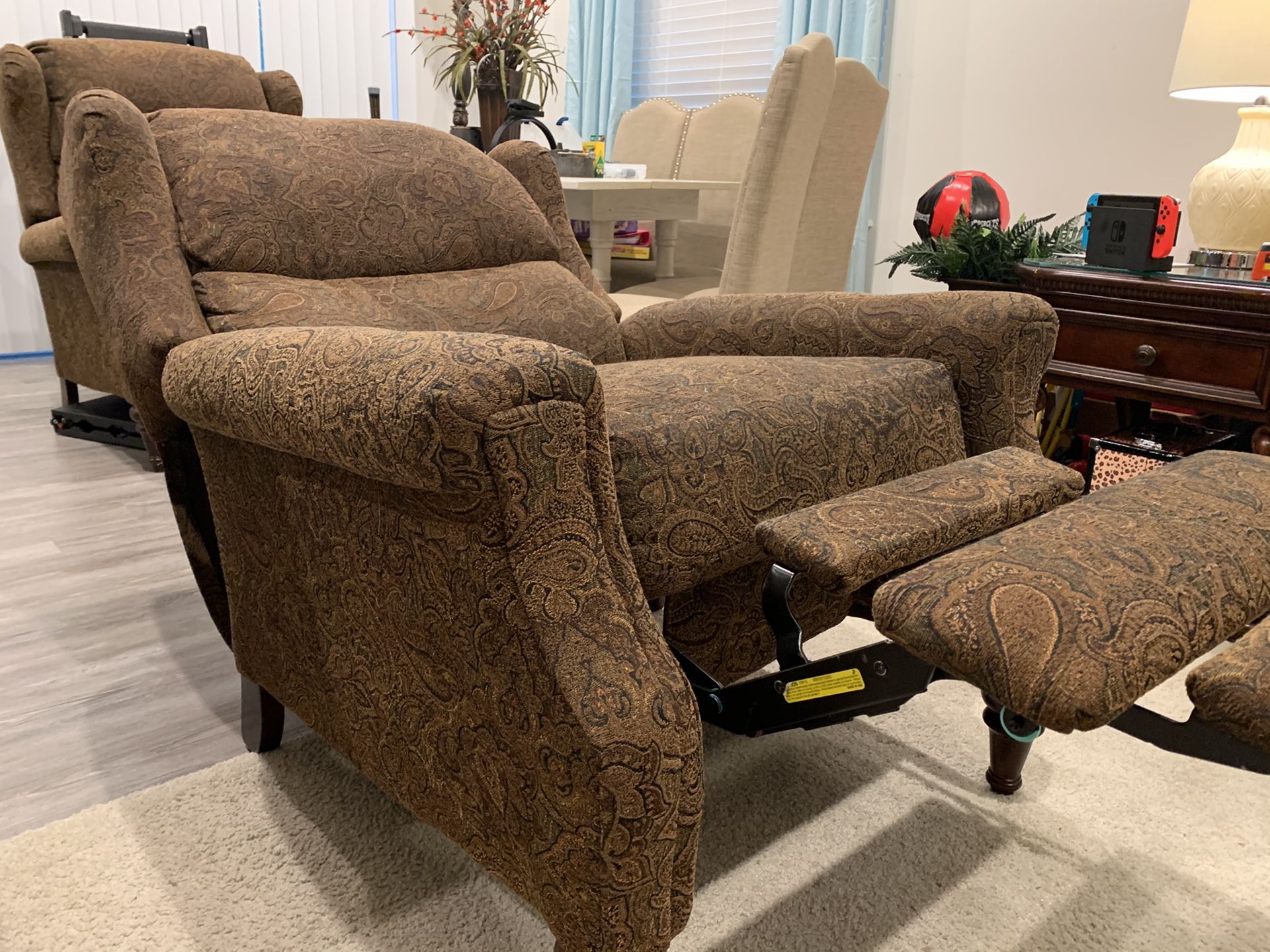 Havertys recliner chairs 2 available for Sale in Simpsonville, SC